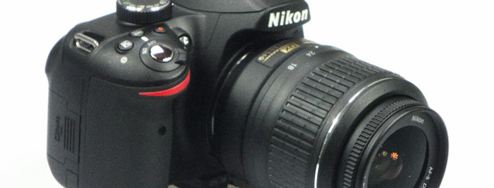 Nikon D3200 von der Seite