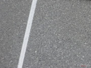 Straßenlinien mit dem Edding 750 weiß