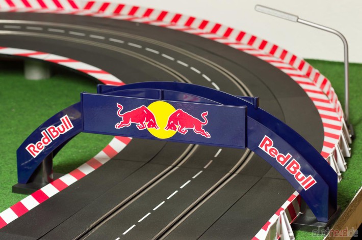 Carrera - Red Bull Bogen am Track